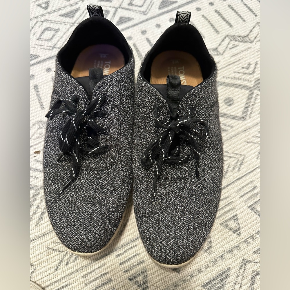 Toms Lace up sneaker Women’s size 8
